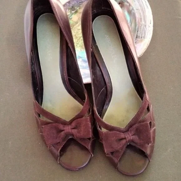 Aerosoles Brown Suede and Leather Heels - Picture 1 of 12